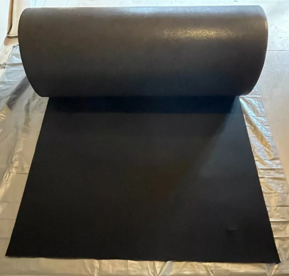 Alfombra automotriz premium con respaldo - negra - 5 yardas cuadradas (67” x 98") Foto 2 de 4