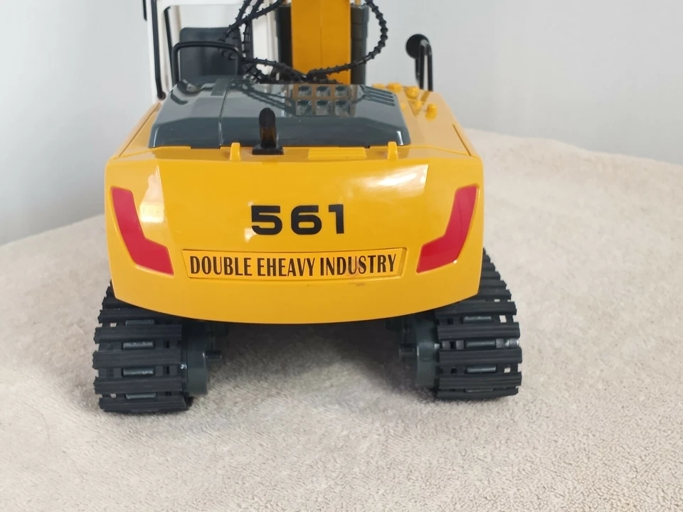 DOUBLE E Remote Control RC Excavator Toy No remote No battery - Image 3 of 4