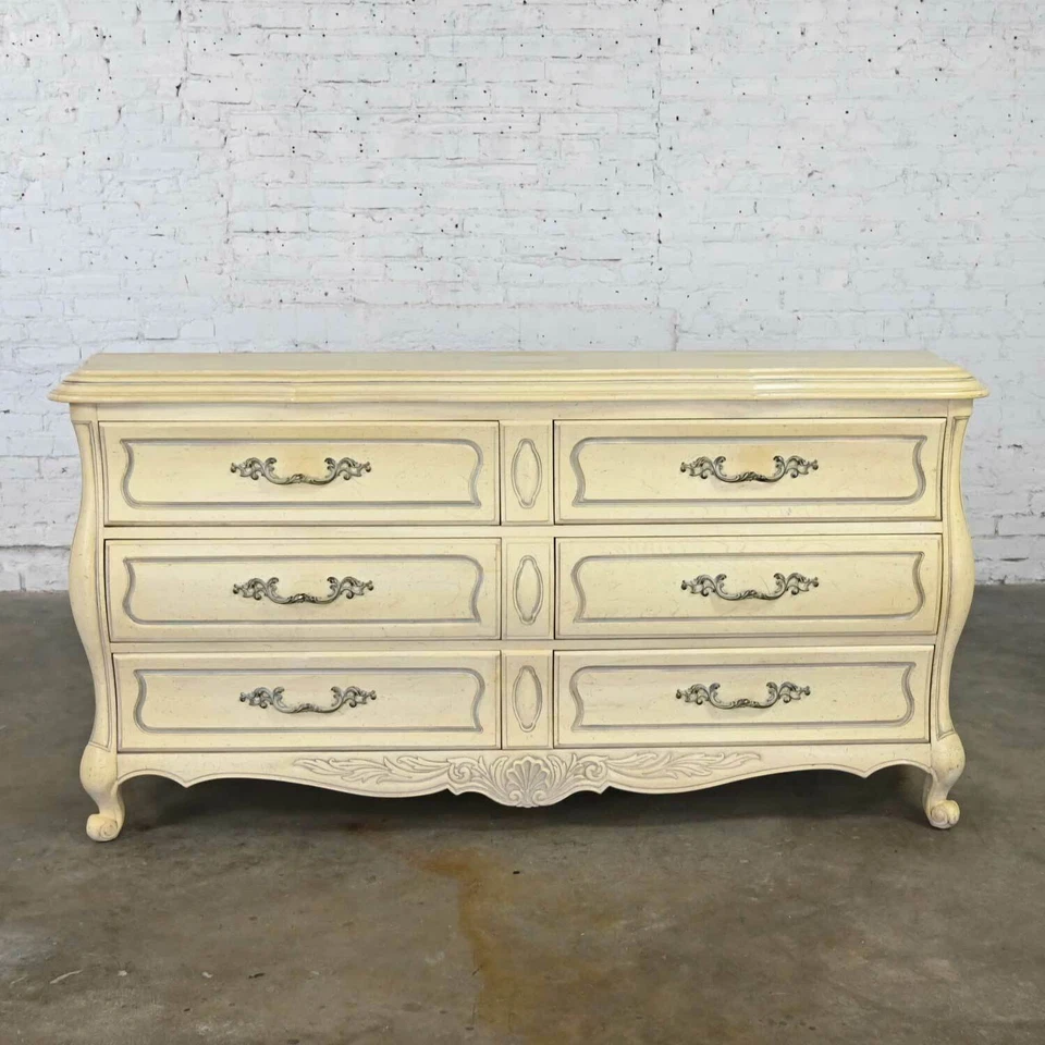 Cómoda blanca antigua Credenza Prince Howard provincial francesa Hollywood Regency Foto 3 de 4