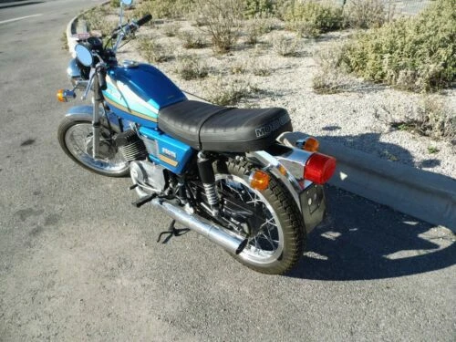 Motos, scooters et quads routières