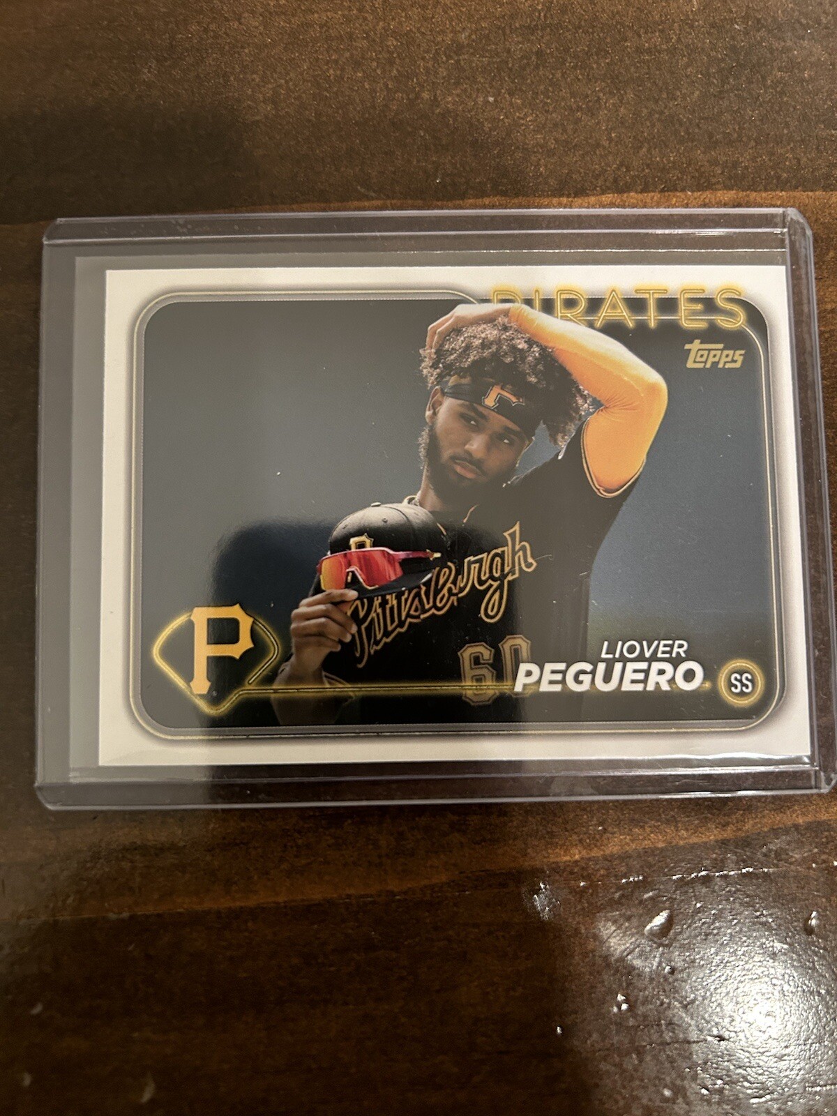 2024 Topps Series 2 Liover Peguero Golden Mirror SP Image Variation #542