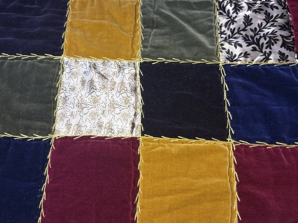 Edredón de retazos de terciopelo de moda en quinto tiro colorido boho pollo puntada de pista Foto 4 de 4