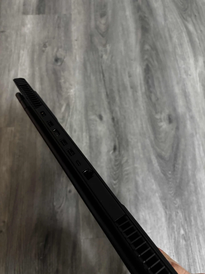 Portátil para juegos Lenovo 2021 Legion 5 17,3" FHD, AMD Ryzen 5-5600H Foto 3 de 4