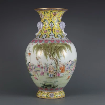 ANTIQUE QING DYNASTY QIANLONG FAMILLE ROSE CHILDREN AT PLAY PORCELAIN VASE - Image 1 of 4