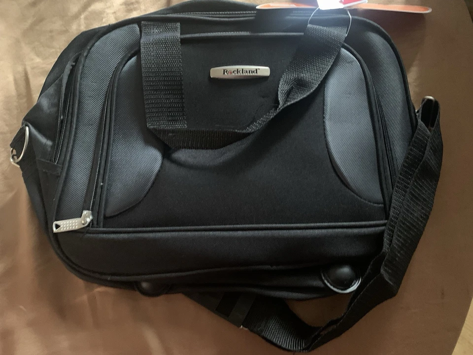 Bolso de Mano Rockland Equipaje Negro 14 x 12 x 4 3/4" Nuevo con Etiquetas Foto 3 de 4
