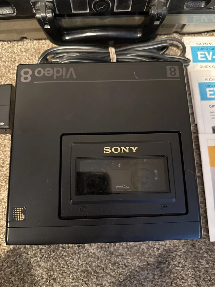 Sony Mini 8 Video CCD-M8u Grabadora Reproductor EV-C8u con Estuche Rígido Cámara Lote LEER Foto 2 de 4