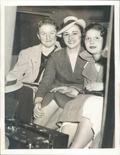 1938 Press Photo Boston MA Mona Ashley, Irene McLennan, Betty Johns - ner33799