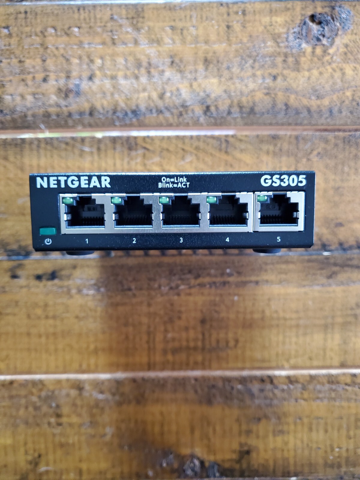 NETGEAR GS305v3 5 Port Gigabit Unmanaged Switch, AC Adapter