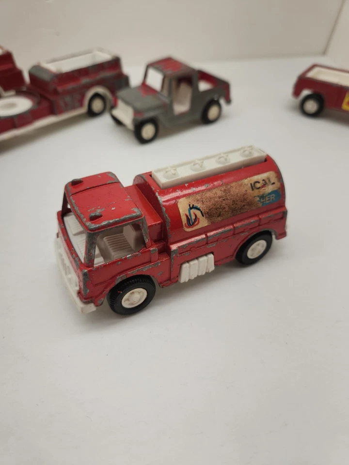 Lote de carros de brinquedo vintage da década de 1970 Tootsie fundido Jeep Fire Chief caminhões-tanque bombeiros  - Imagem 4 de 4