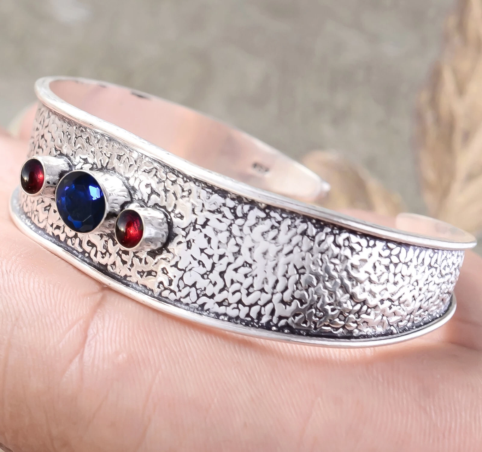 VALENTINO Bracciale grande fatto a mano in argento sterling 925 con pietra preziosa taglio tanzanite e granato