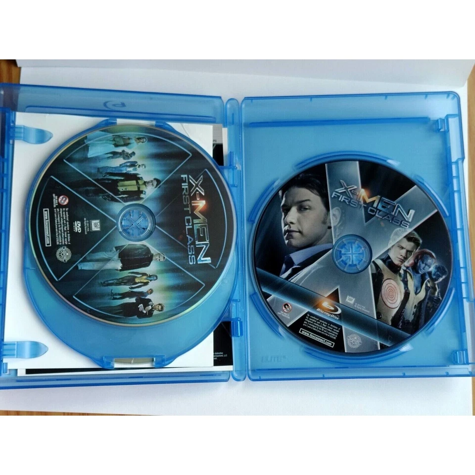 X-Men: First Class (Three-Disc Blu-ray/DVD Combo - Very Good Condition Foto 3 de 4