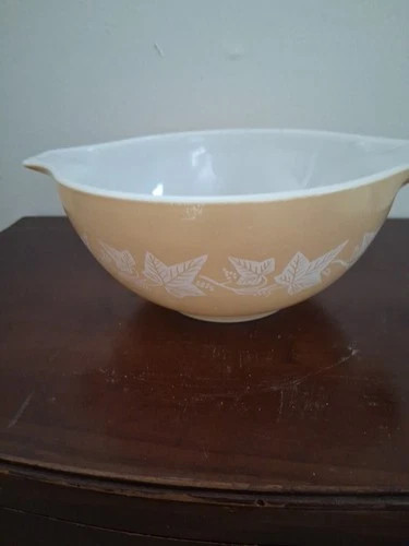 Pyrex Sandlewood Ivy 442 Cindrella Bowl