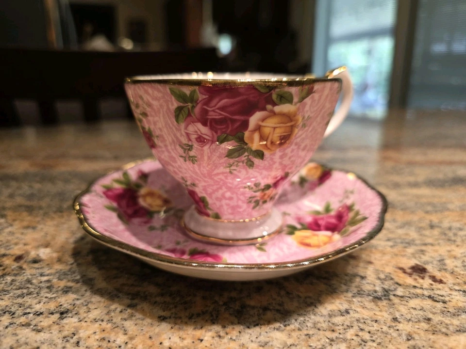 ROYAL ALBERT Old Country Roses GREEN CHINTZ and DUSKY PINK LACE Cup and Saucer - Image 4 of 4