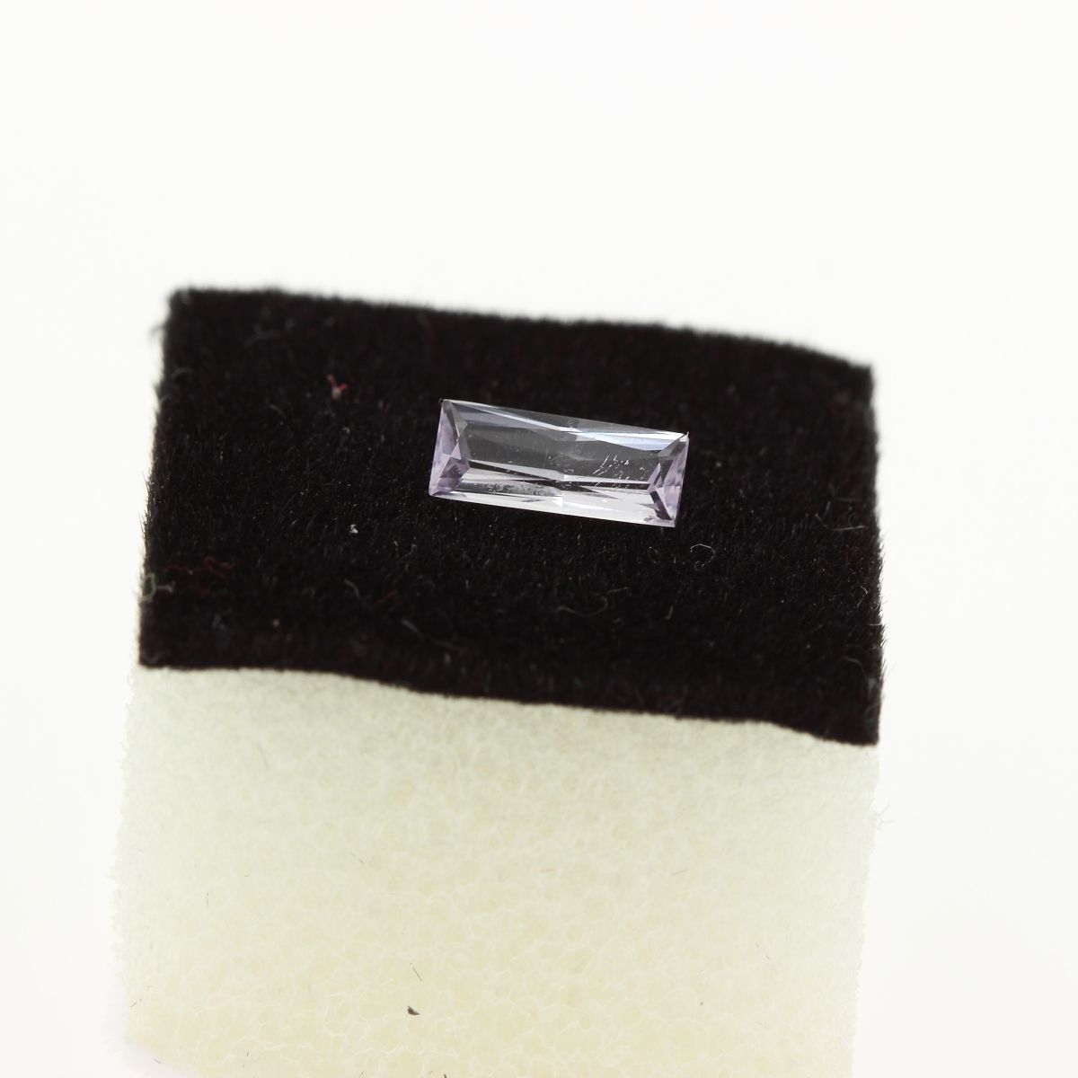 Scapolite violette naturelle 0.41 cts IF Afghanistan, pierre gemme rare de collection