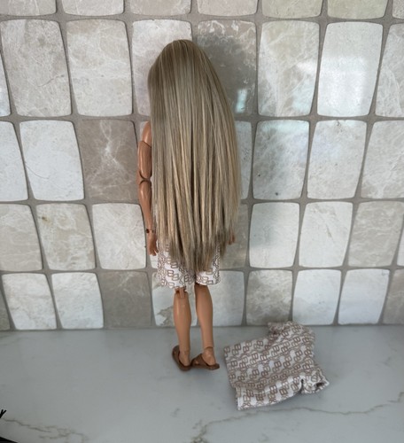 Barbie Basics 2026 Model 10 Ken Puppe Reroot mit langen blonden Haaren - Bild 4 von 16