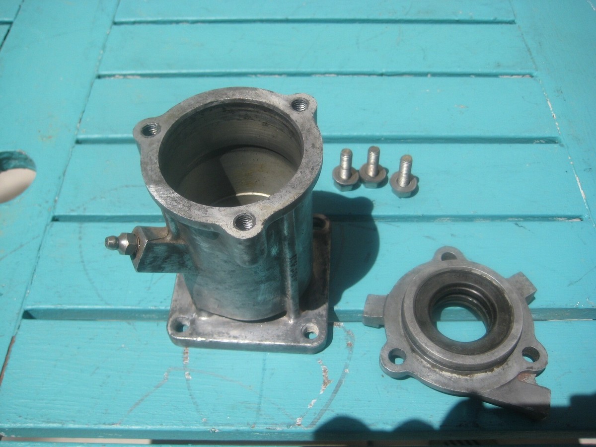 kazu専用 Kawasaki JS300 JS440 JS550 Driveshaft Bearing Housing 41046