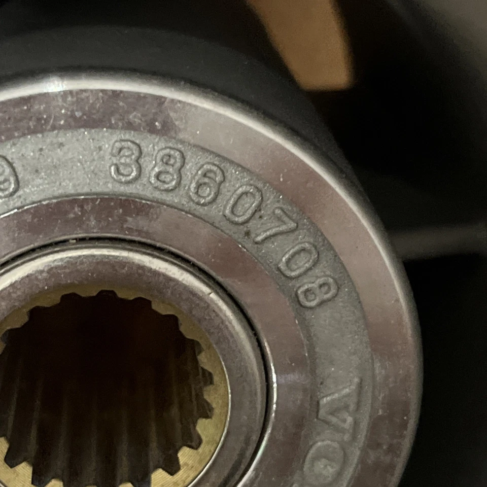 Hélice Volvo Penta SS OEM 14 3/4 X 19 RH 3 hojas 19 dientes (con etiquetas) Foto 4 de 4