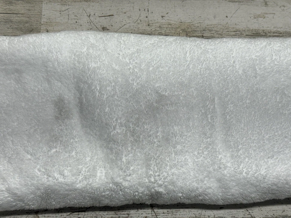 Toalha de banho Matouk Milagro One 30" x 60" branca novos defeitos - Imagem 3 de 4