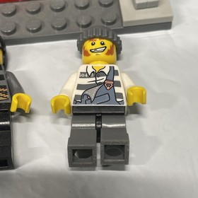 LEGO City 60008 Museum Break-In As Is with Extra Minifigures + Jester cas437