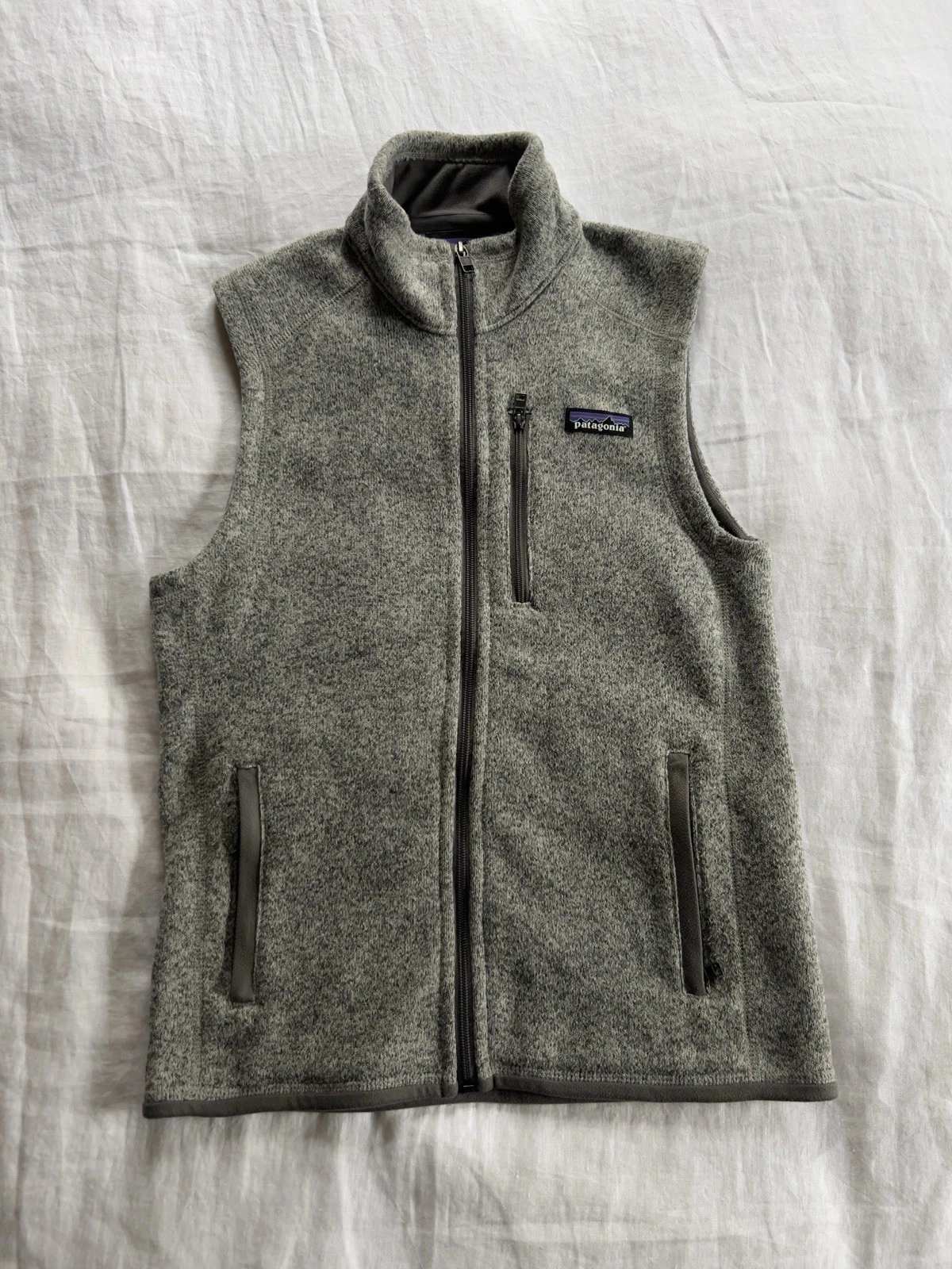 EUC Iconic Patagonia Fleece Vest Grey Men’s XS Full Zip With Pockets Warm
Opens in a new window or t