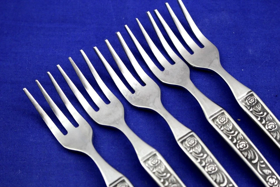 5 COCKTAIL FORKS, OXH137 OXFORD HALL  STAINLESS  ROSES 5-7/8" MID CENTURY MODERN - Image 3 of 4