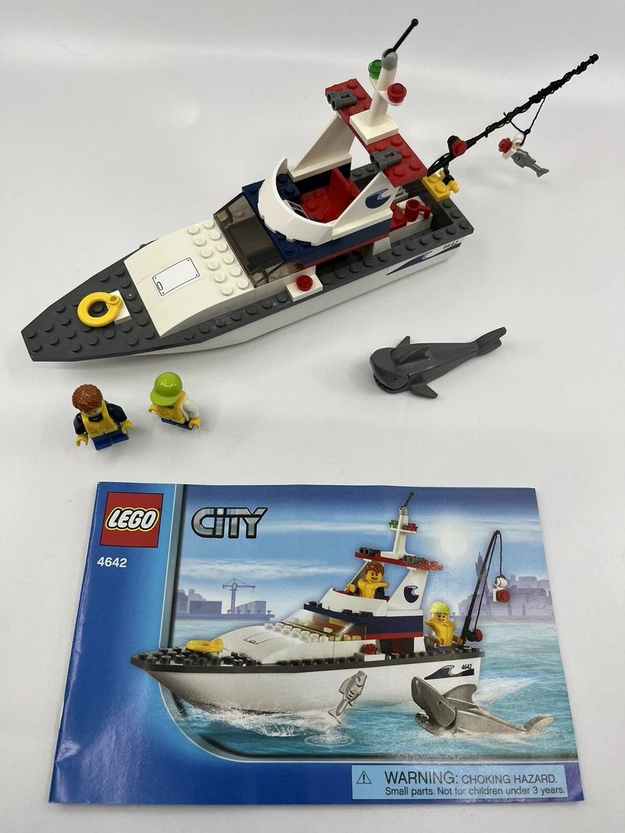 LEGO CITY: Fishing Boat 4642 complete w/ instructions. Retired. Floats in  water