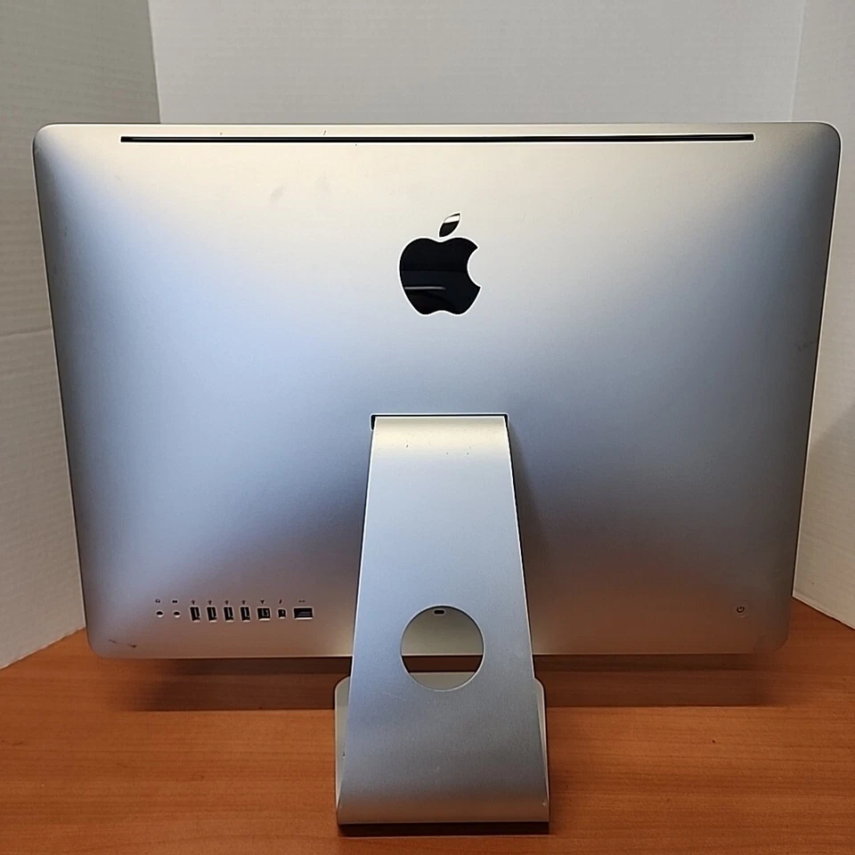 Apple iMac 21.5" A1311 100-240V Powers On BUT DOES NOT BOOT AS IS - Image 4 of 4