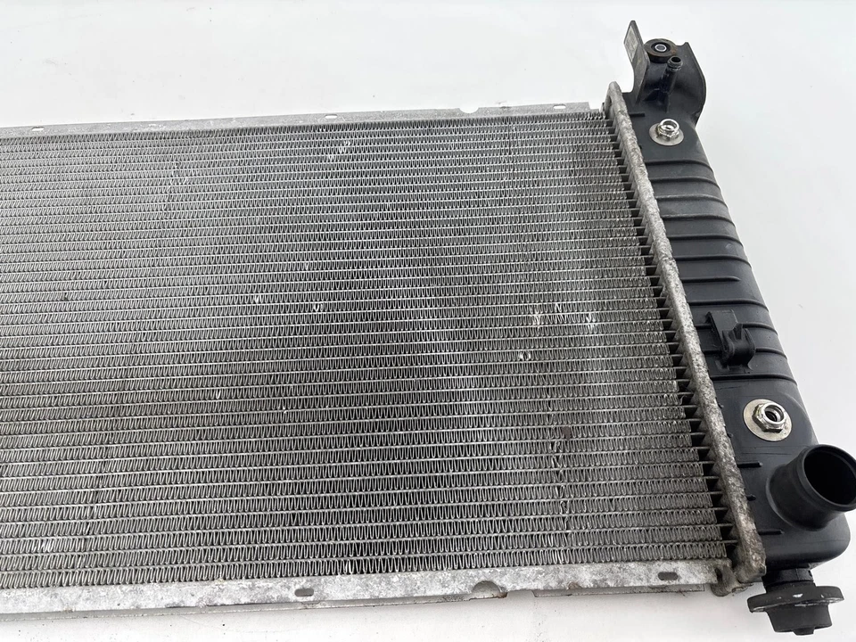 2001-2007 Chevrolet Silverado 1500 conjunto de radiador de refrigeração do motor fabricante de equipamento original - Imagem 3 de 4