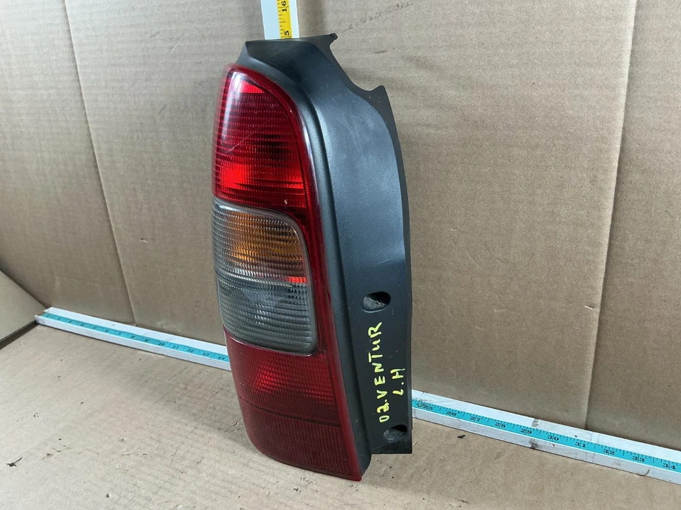 Conjunto de luz trasera izquierda Chevrolet Venture 1997-2005 Foto 2 de 4