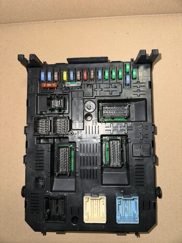 Peugeot Citroën BSI Johnson Controls V05.01 - Usato - Ricambio originale - Immagine 2 di 4