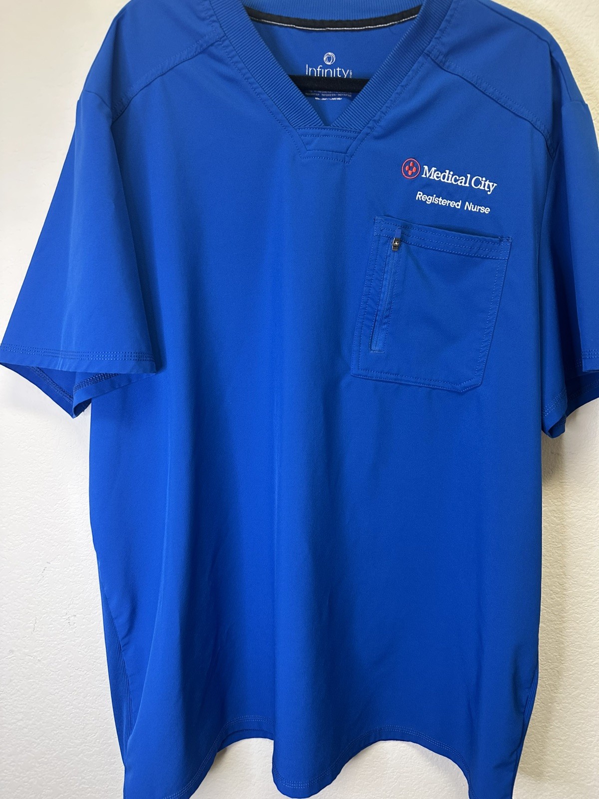 как выглядит Medical City Registered Nurse Cherokee Infinity Scrub Top Royal Blue Size XL Men фото