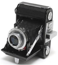 Showa Kogaku Semi Leotax 4.5x6cm folding camera w. Reginon 3.5/7.5cm lens