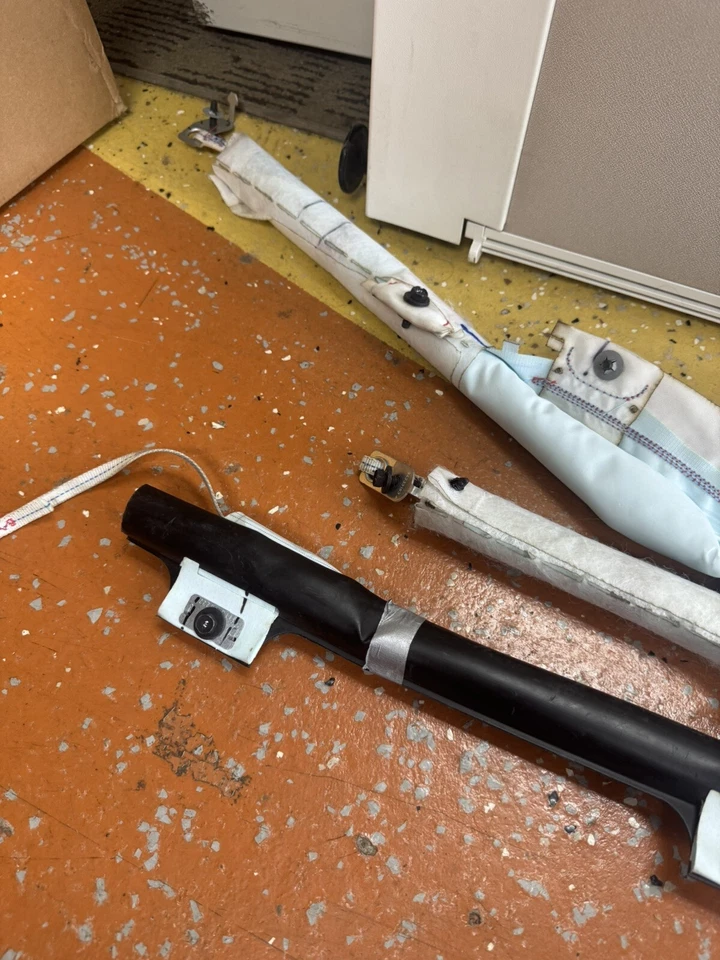 Chevrolet Silverado 1500 2019-2024 doble cabina techo izquierdo y derecho airbag OEM Foto 2 de 4