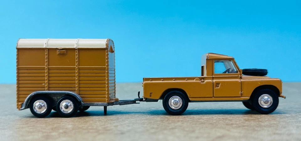CORGI TOYS Gift Set 2 Land Rover 109" WB + RICE Pony Trailer Beige GB 1964 - Bild 2 von 4