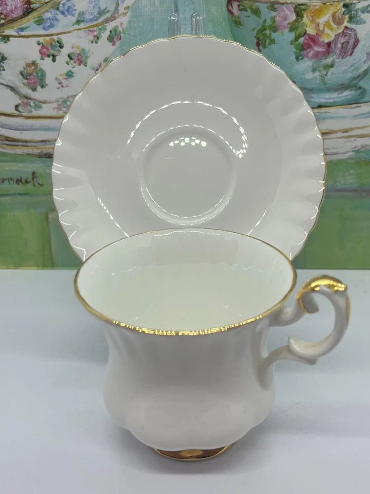Royal Albert "Val D'or" Duo Teacup Set - Vintage 1960’s English Elegance. - image 2 of 4
