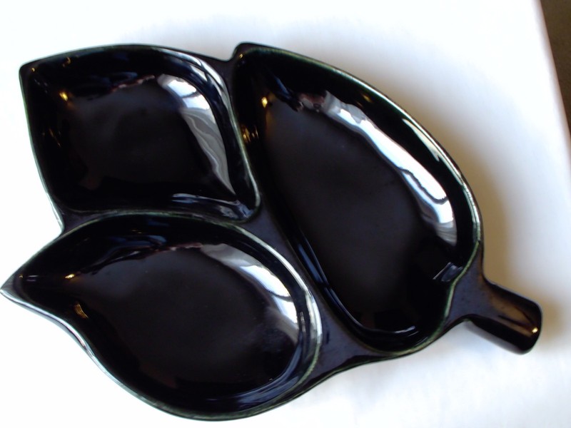 VINTAGE DRYDEN POTTERY ARKANSAS DIVIDED RELISH / CANDY LEAF DISH BLACK  11 3/4"