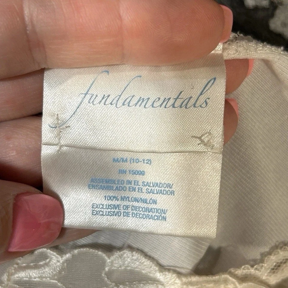 Camisa para dormir Fundamentals para mujer mediana blanca coqueta lazo de encaje femenino Foto 4 de 4