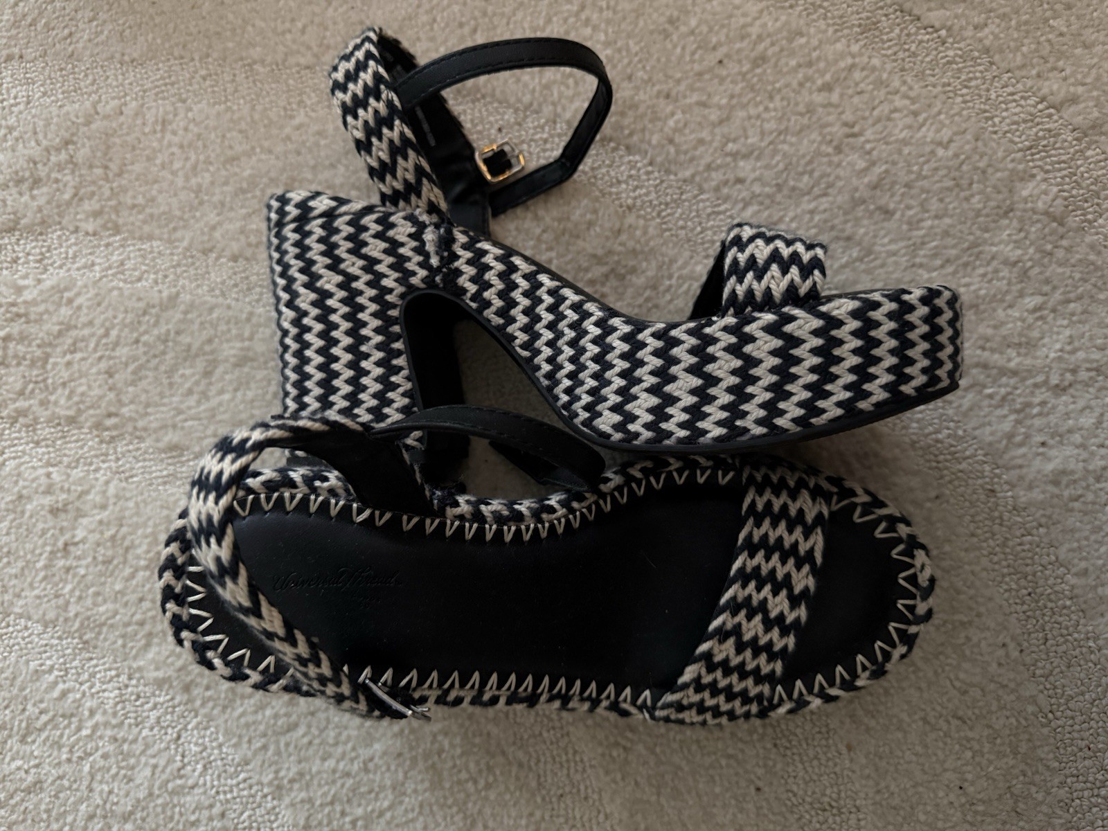 Universal Thread Black White Chevron Platform Blo… - image 1