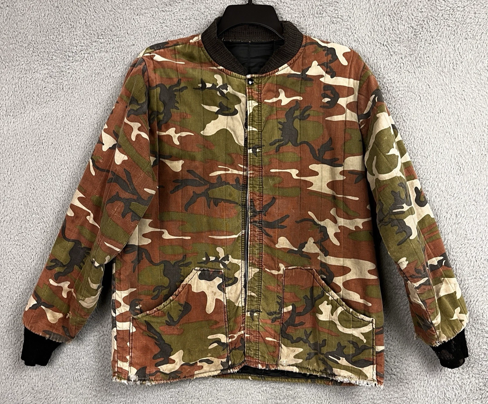 VTG Woodland Camo Quilted Work Jacket Hunting Streetwear Thrashed *Broken Zipper - product detail image 1