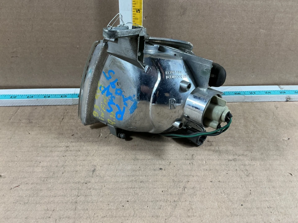 Luz de señal de giro de estacionamiento/esquina lateral derecha del pasajero Infiniti Q45 1990-1993 Foto 4 de 4