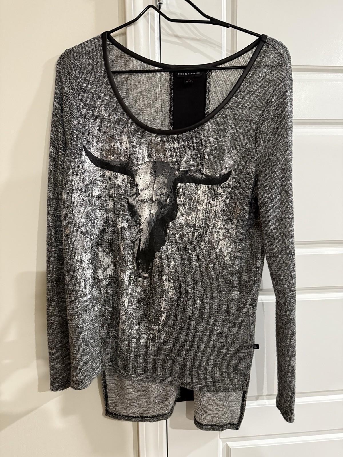 Rock & Republic Womens Long Sleeve Lightweight Bull Skull Gray Knit Top Small