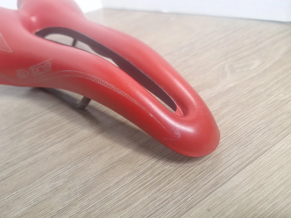 Selle SMP Selle Extra Sela Preta Bicicleta de Estrada Corrida Assento Triatlo Recortado Cutaway Ergo - Imagem 2 de 4