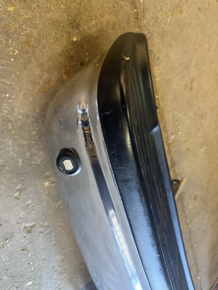 Parachoques trasero Ford F250 F350 Super Duty 1999-2004 cromado de fábrica con sensor de estacionamiento Foto 4 de 4