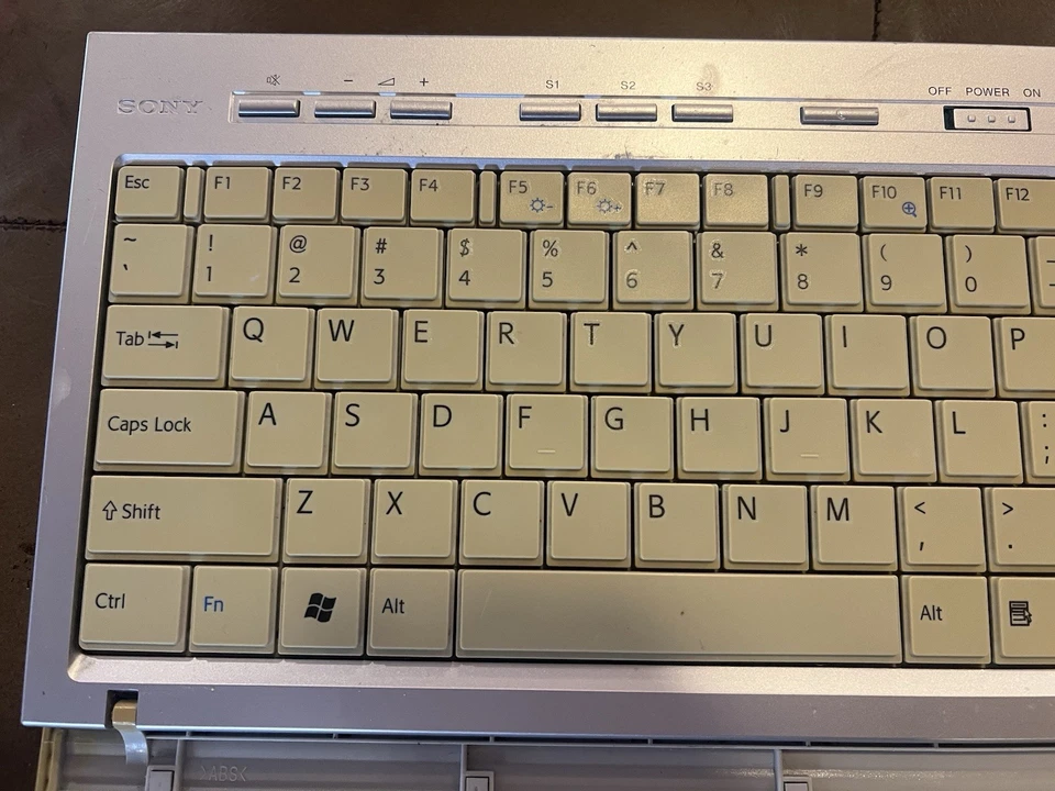 SONY VAIO VGP-WKB5US Series Wireless Keyboard, Silver, For Vintage Vaio Systems - Image 3 of 4