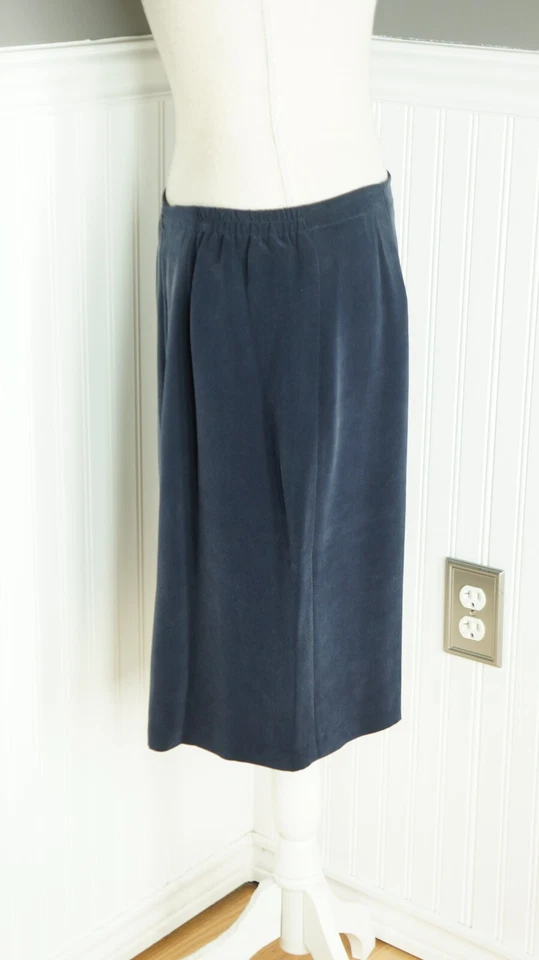 Saia Josephine Chaus Vintage Tamanho 14 Azul Marinho Forrada 100% Seda Linha A - Imagem 2 de 4