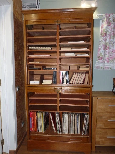 Archivador/armario de doble persiana estilo americano en madera de roble - Imagen 2 de 4