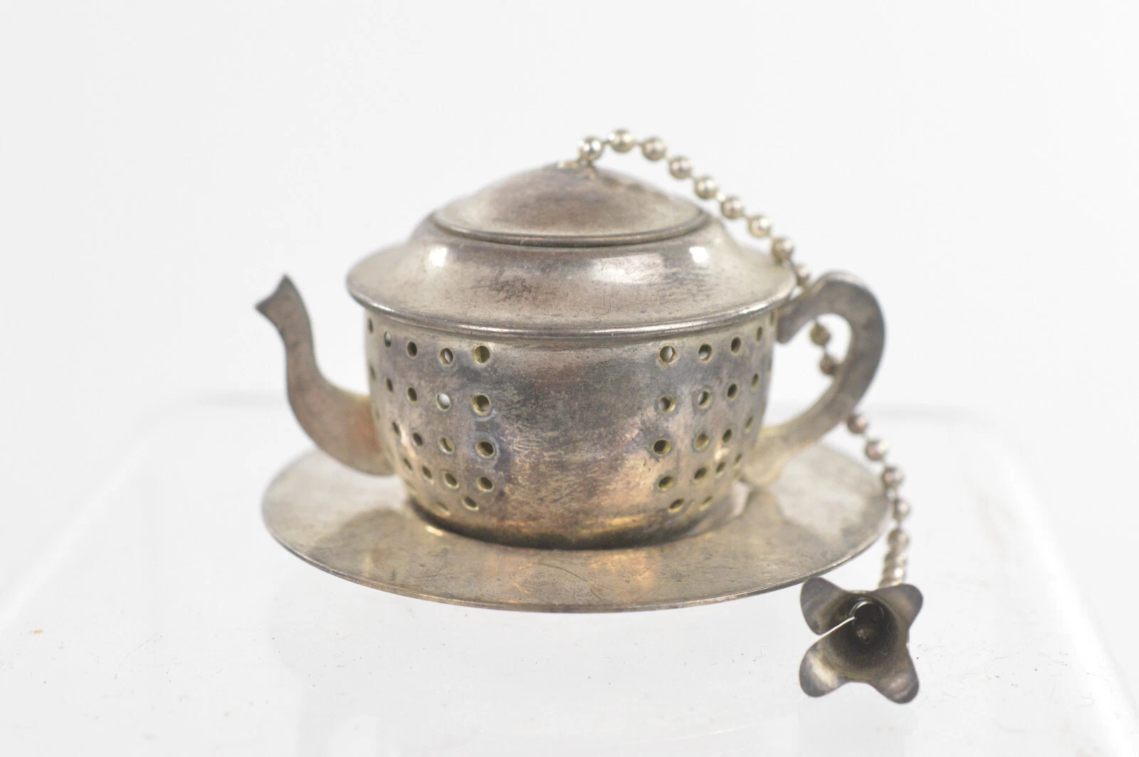 VINTAGE TEA EGG / TEA STRAINER IN POT SHAPE