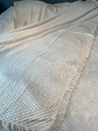 CREAMY WHITE COTTON CHENILLE CANDLEWICK BEDSPREAD EACH 68" W X 98" L - Picture 8 of 11