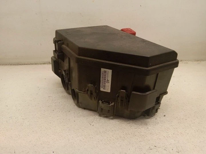 2013-2014 Chevrolet Traverse Engine Fuse Box W/o Tow Package Assembly OEM — 第 2/4 张图片