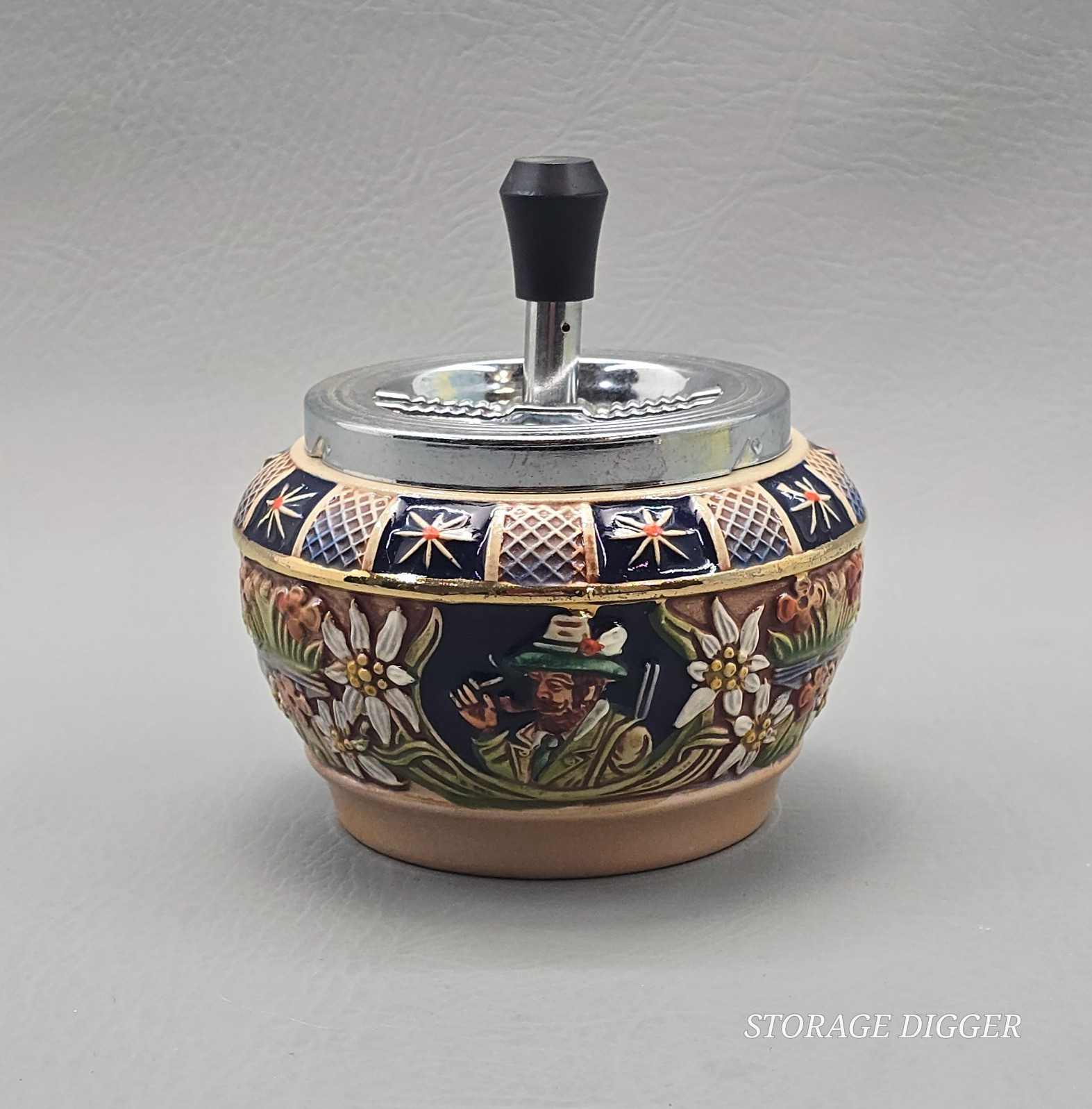 VTG Gerz German Pottery Mannheim Edelweiss Floral Design Rotary Ashtray 5.25"